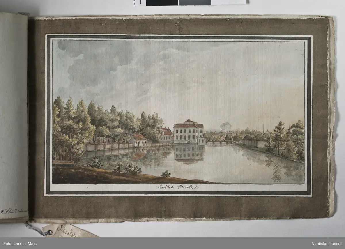 Album med titeln "Resan till Dalarna 1794". Akvareller utförda av greve Anders Fredrik Skjöldebrand (1757-1834) Falu koppargruva