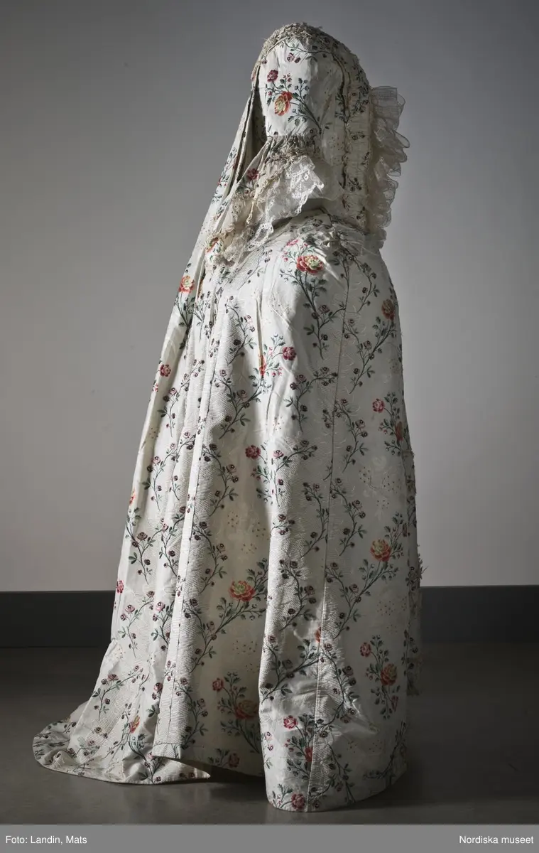 Dräkt av sidenbrokad, 1700-talets mitt. Nordiska museet inv nr 173609.