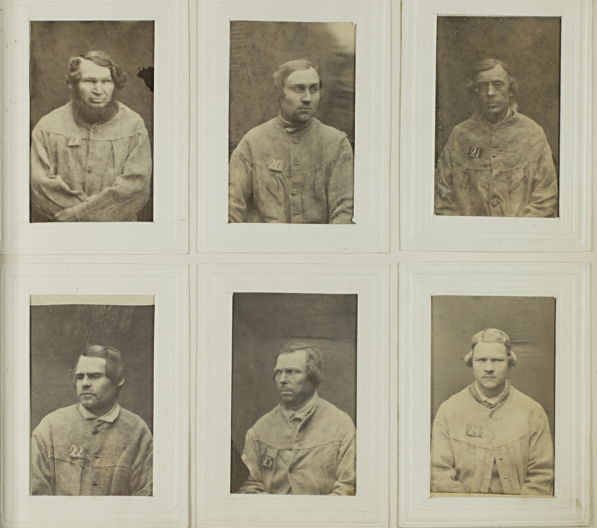 "Photografiskt Album för år 1861 öfver fångar förvarade å Warbergs fästning".  Samt i samma album : "Photografiskt Album för år 1861 öfver fångar förvarade å Landskrona fästning".