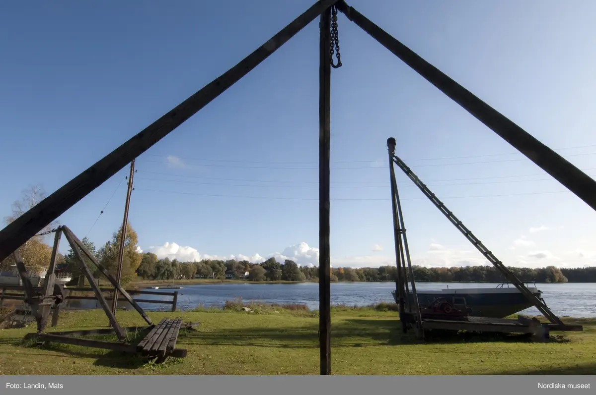 Dalälvarnas flottningsmuseum i Gysinge. Översiktsbilder samt föremål utställda utomhus.