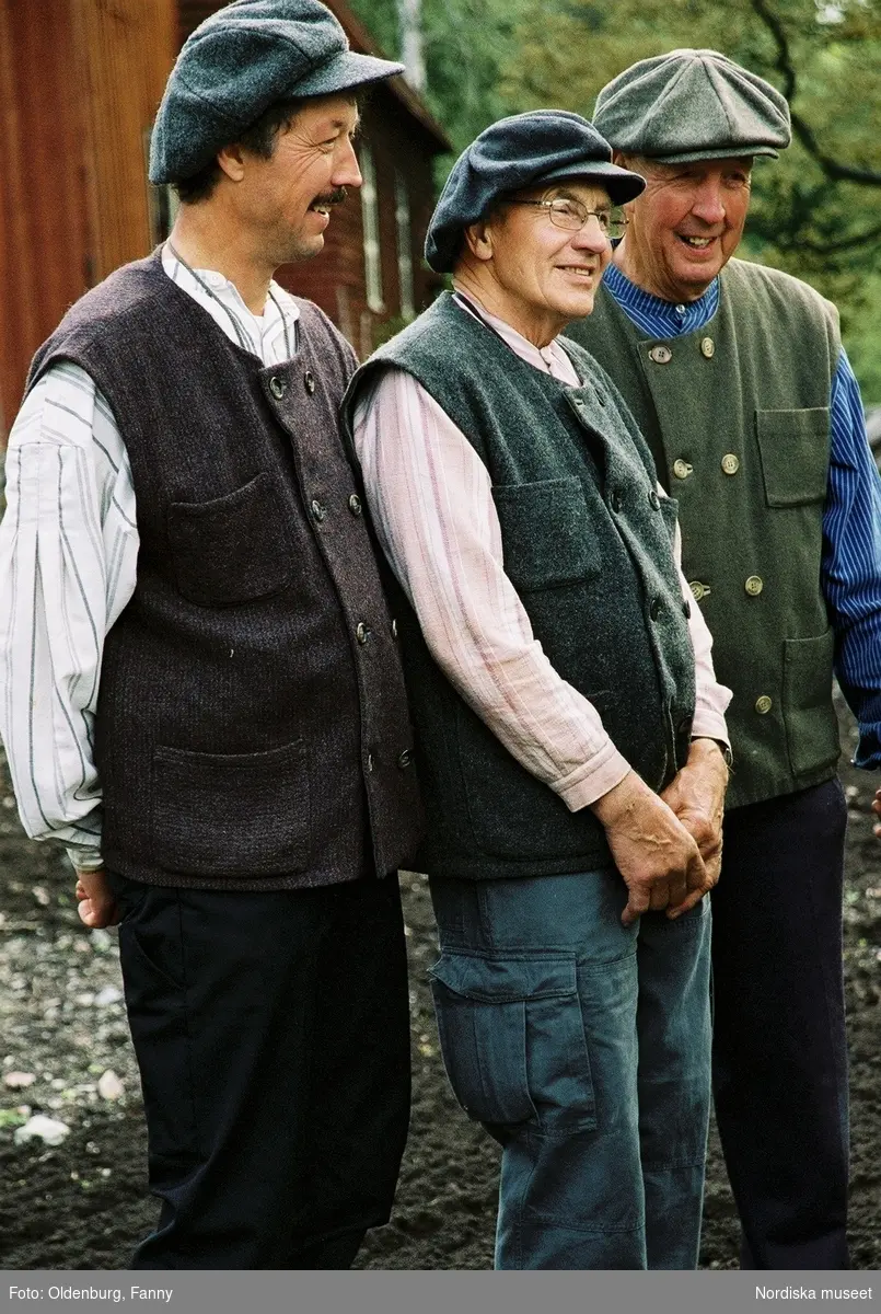 Dragoxarna Lasse och Bosse från Frödinge hembygdsförening visas upp på Skansen.