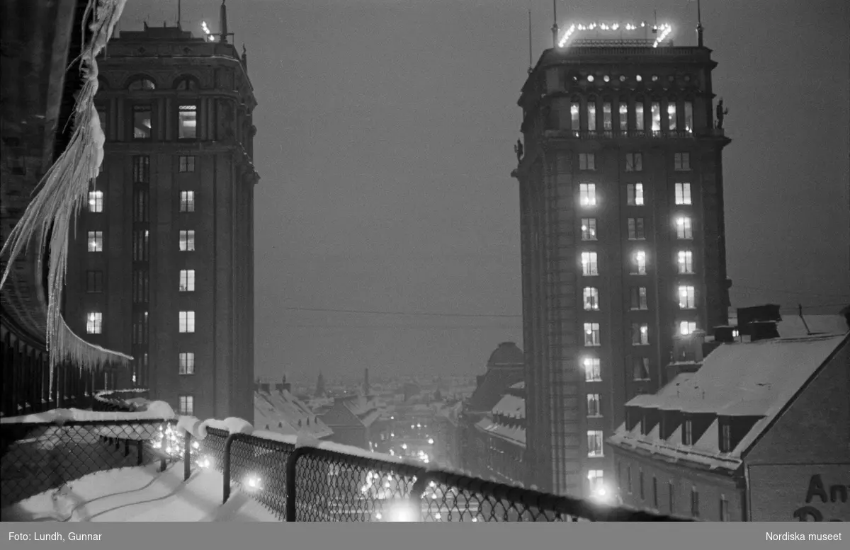 Stockholm, Kungsgatan. Kungstornen i kvällsbelysning.