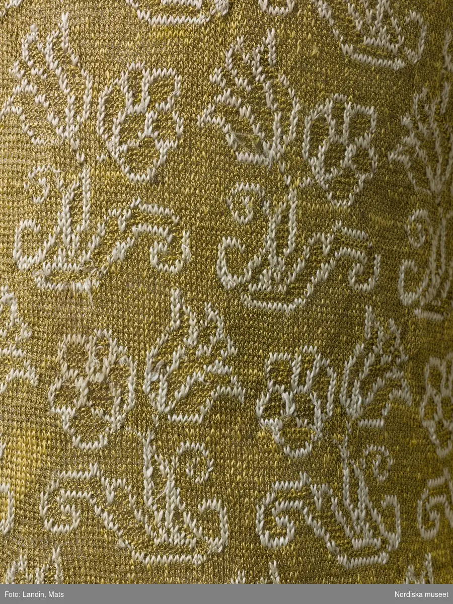 Tröja av gult silke. Silketröja. 1600-tal. 
NM  inv.nr 221941