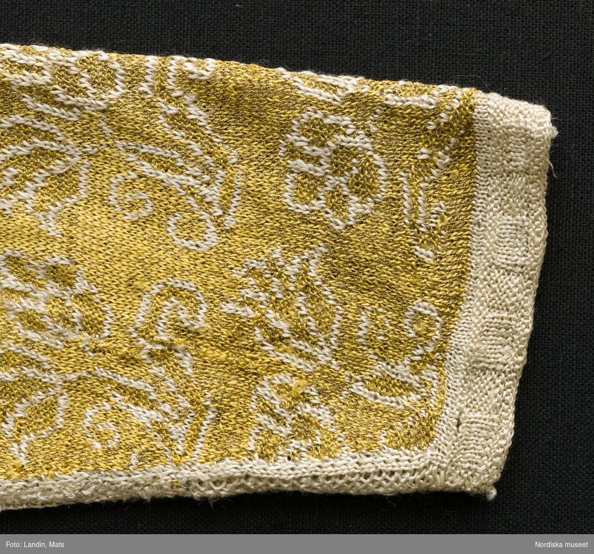 Tröja av gult silke. Silketröja. 1600-tal. 
NM  inv.nr 221941