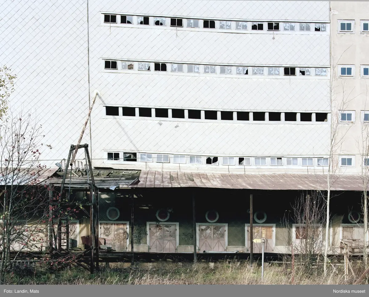 Hallsberg,  industrispår, industri, år 1999-2000. Järnväg, Lagerhus silo ritad av Gunnar Asplund.