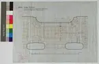 Ritning på väv över Nordiska museets huvudbyggnad. Ritning till golv framför trappan mellan cafésalen och hallen. Plan. Stengolv, stora hallen. 31x 43 cm.Tusch, rött, blått och brun krita. Linjalritning. Osignerad.