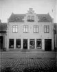 Algatan 36. Huset byggdes 1931, arkitekt var Albert Flygare. Här bodde Gustaf Palmqvist, Trelleborgstidningens redaktör. Algatan, kvarteret Valfisken mindre.