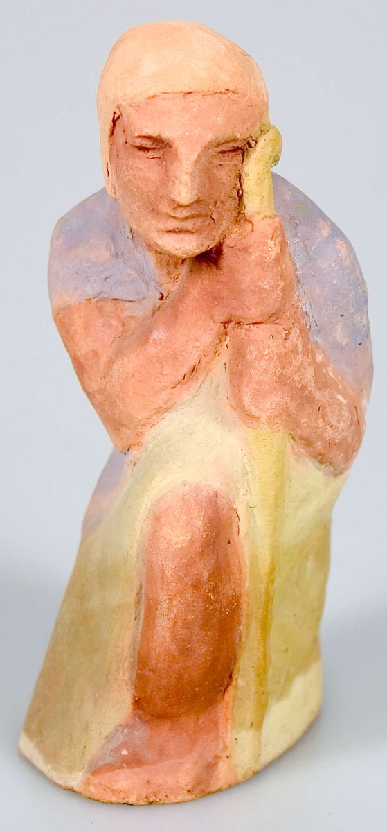 Tjugo lergodsfigurer till julkrubba. De flesta figurerna är märkta B-4252.
I gruppen ingår Maria med Jesusbarnet, Josef, tre vise män, herdar, människor med gåvor, änglar, får, en elefant och en kamel. Elefanten är till skillnad från de andra figurerna obränd. De flesta figurerna är målade. Maria med Jesusbarnet är målad i blått, rosa-lila och guld. De tre vise männen är målade i bland annat guld, grönt, blått och gult. Övriga figurer har en mer sober färgskala.
Figurerna har varierande mått. Den längste av de tre vise männen är 20,5 cm hög. De små änglarna är bara 8,5 cm höga.
