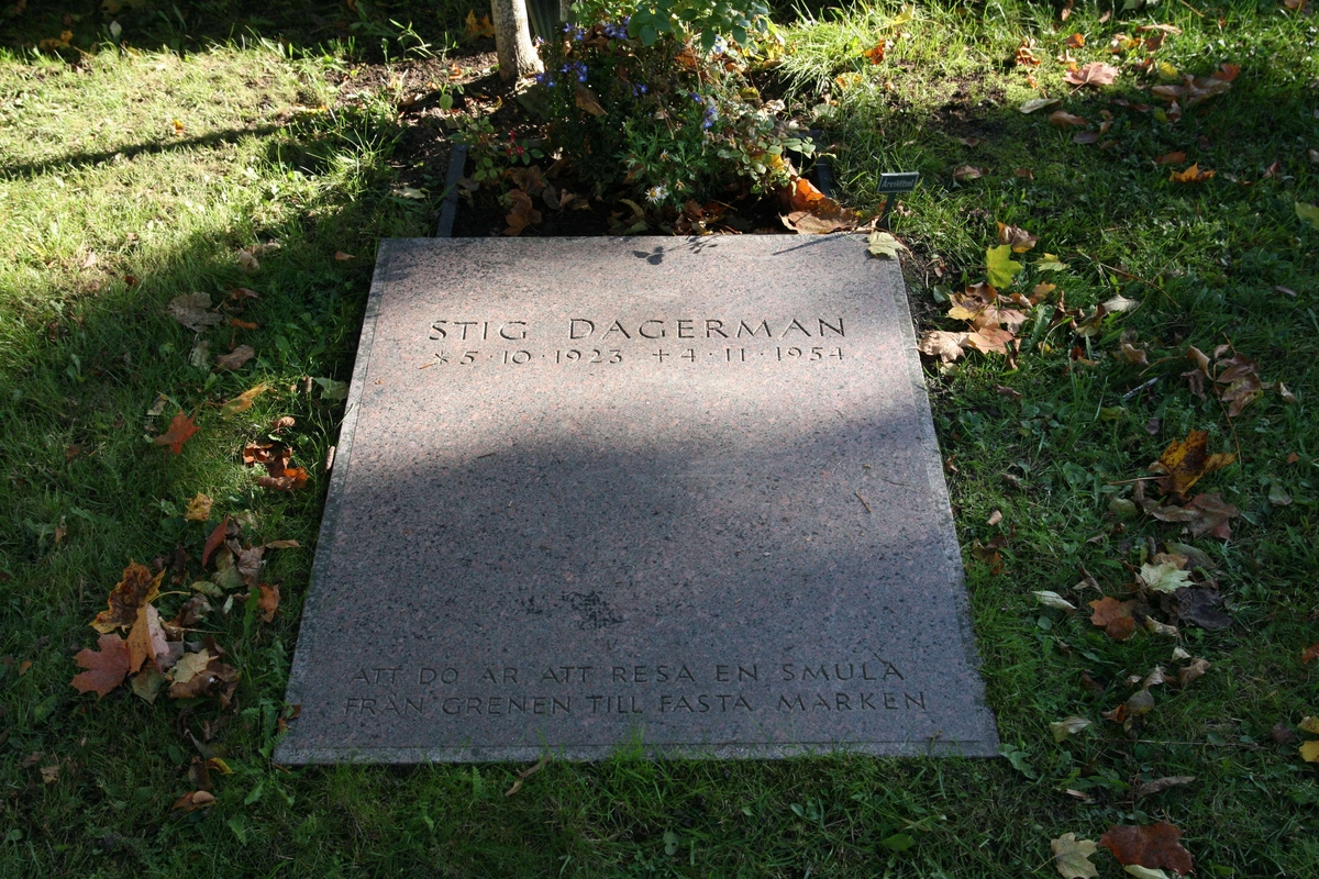 Författaren Stig Dagermans grav på Älvkarleby kyrkogård, Älvkarleby socken, Uppland 2008