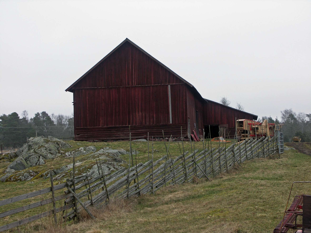 Loge och gärdesgård vid Gräsö gård, Gräsö socken, Uppland 2008
