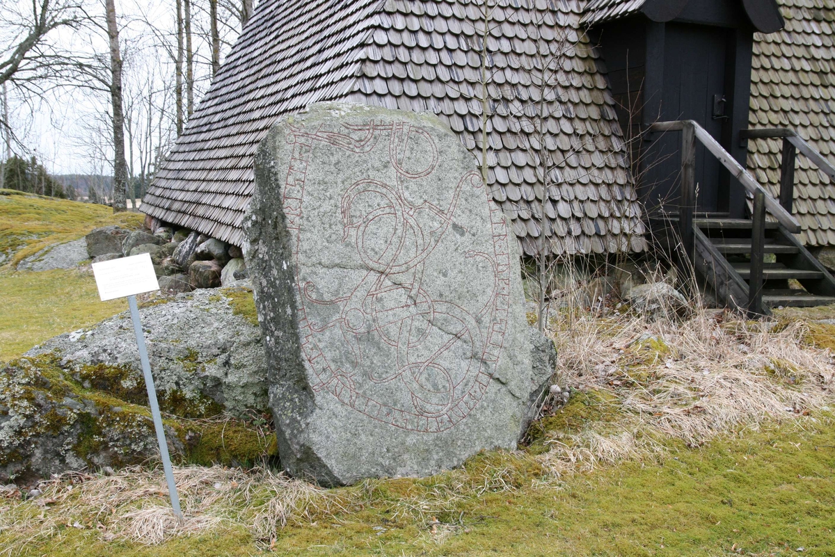 Runsten på kyrkogården vid Österunda kyrka, Österunda socken, Uppland 2008