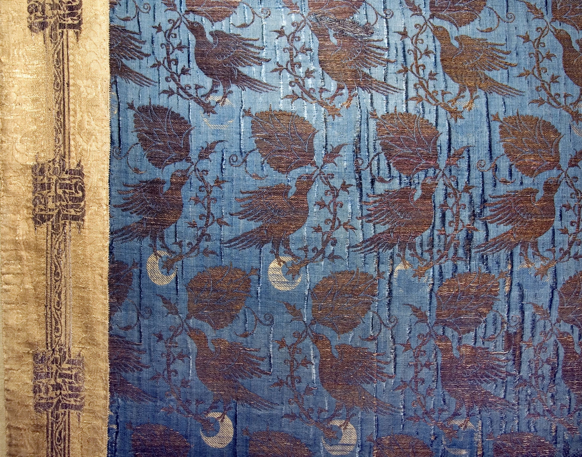 Detalj av den blå korkåpans membranguldsbrokad, Uppsala domkyrka 2009