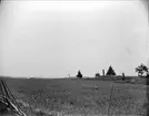 Landskapsvy med Simtuna kyrka, Simtuna socken, Uppland juli 1914