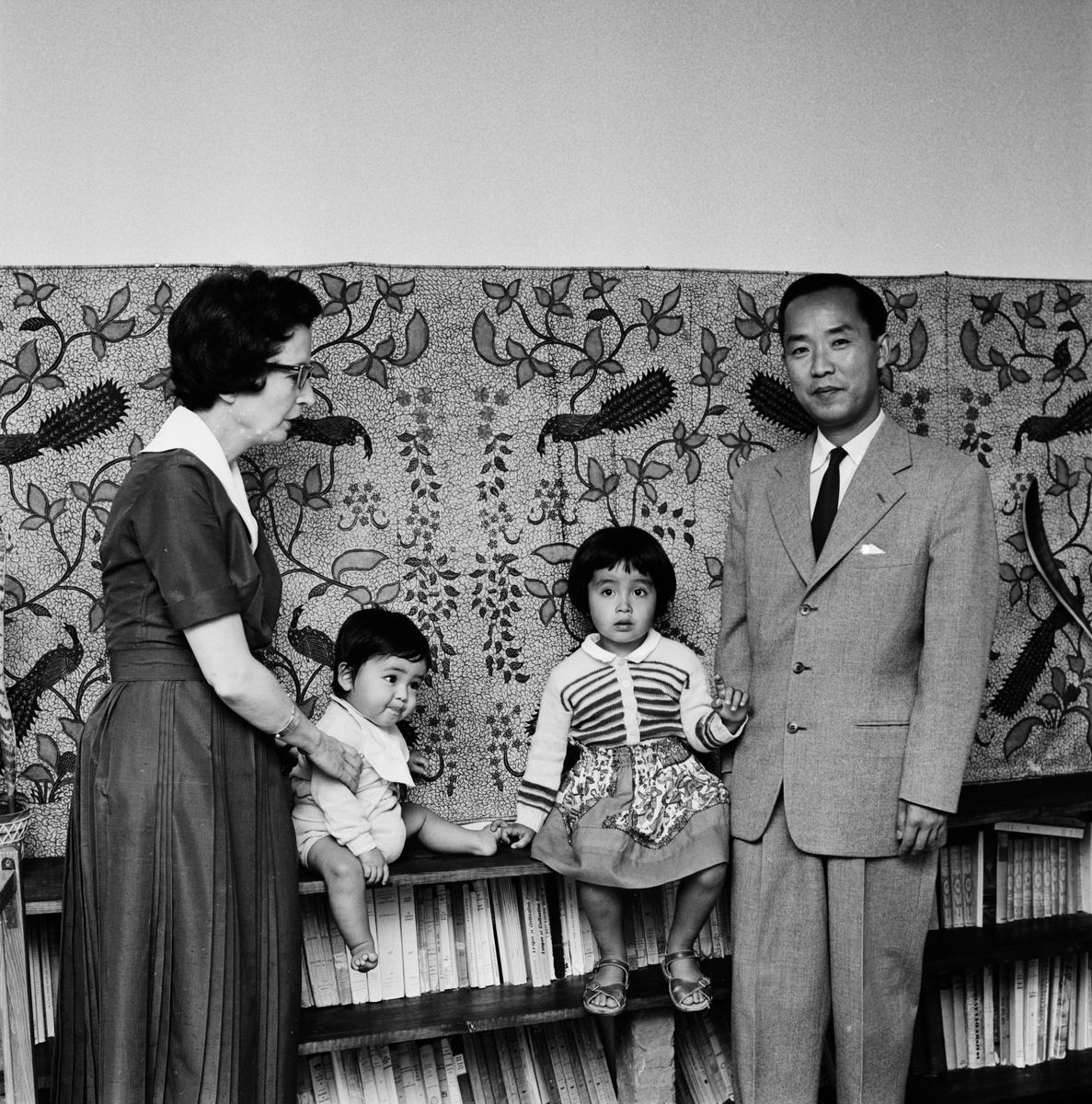 Professor Seung-bog Cho med familjen, sannolikt Uppsala 1962