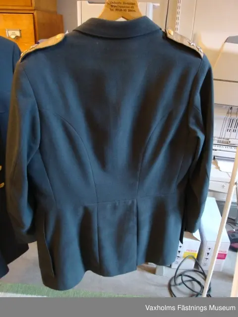 Uniform m/60 KA. Vapenrock och byxor. Vapenrocken med generallöjtnants gradbeteckning.