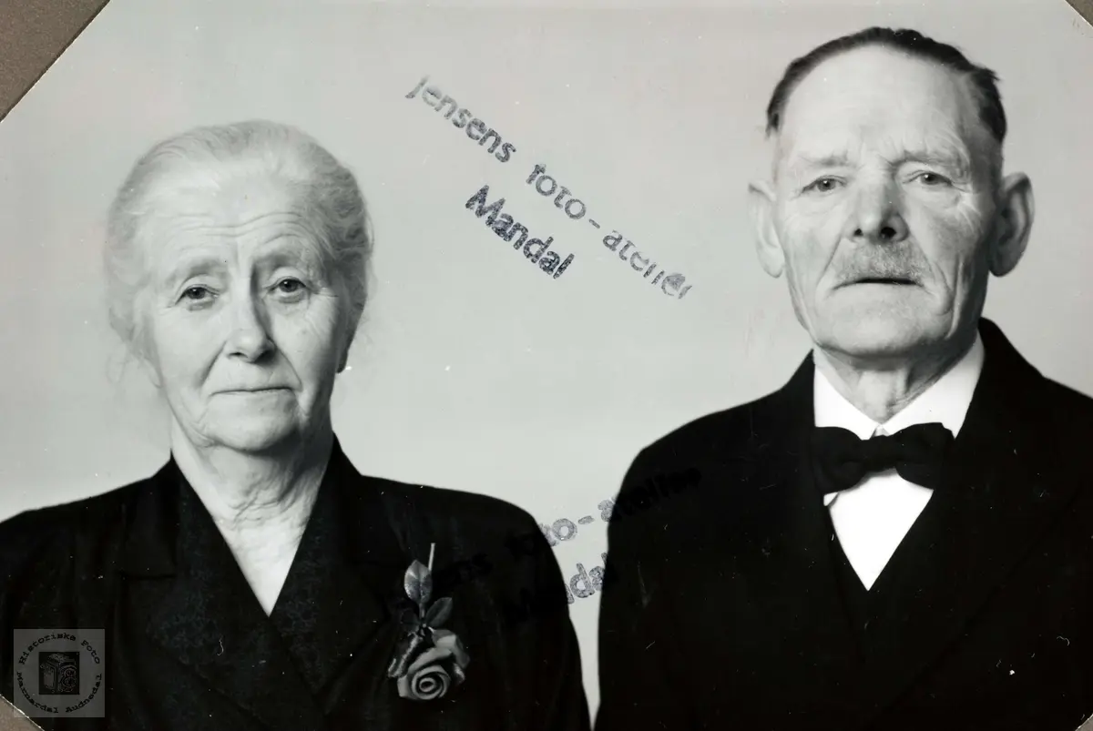 Portrett av ekteparet Ragna Danielsen og Thorn Holte fra Mandal.