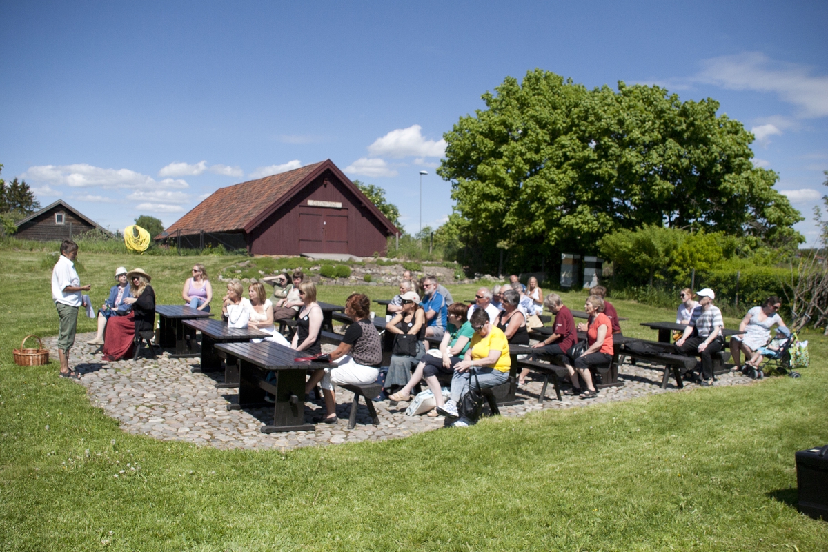 Åpning av Urtehagen, ny dam, lansering av bok. 2010. 