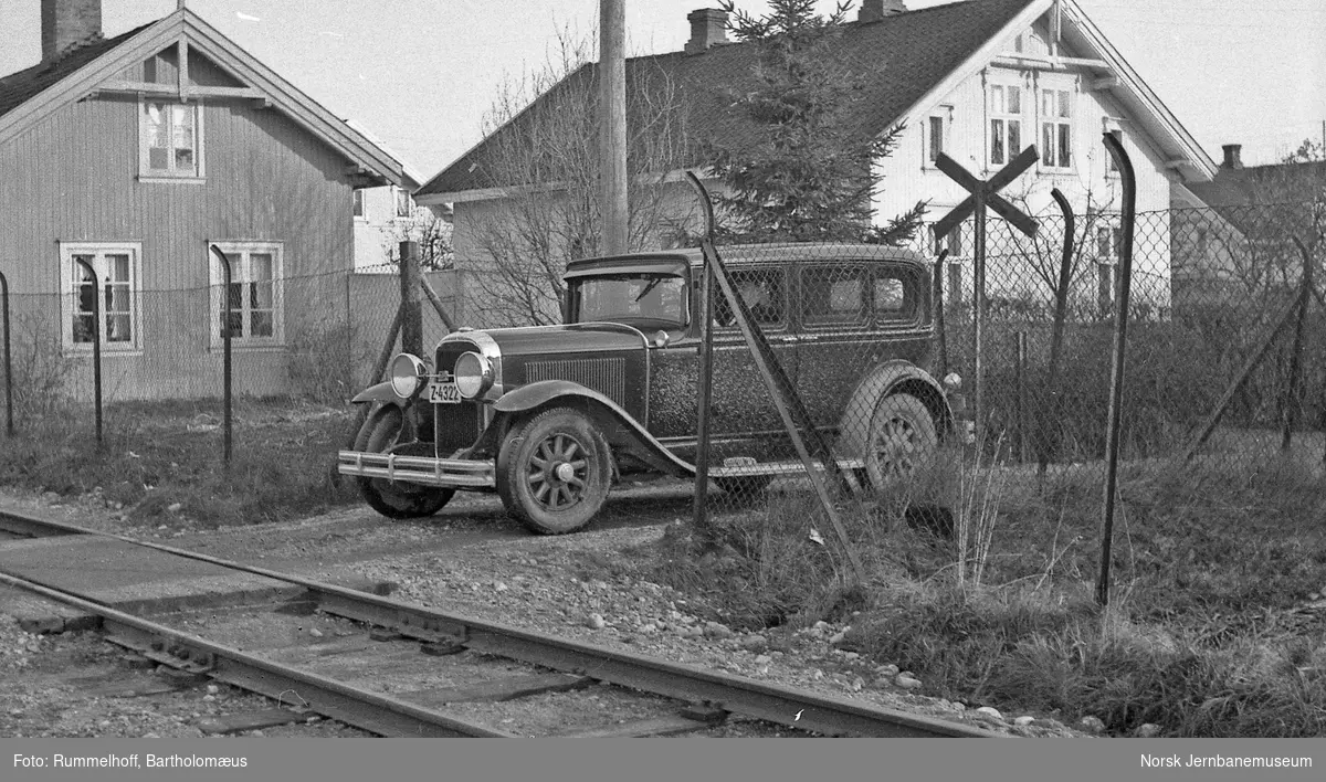 Hasle planovergang ved Sandefjord med personbil Z-4322