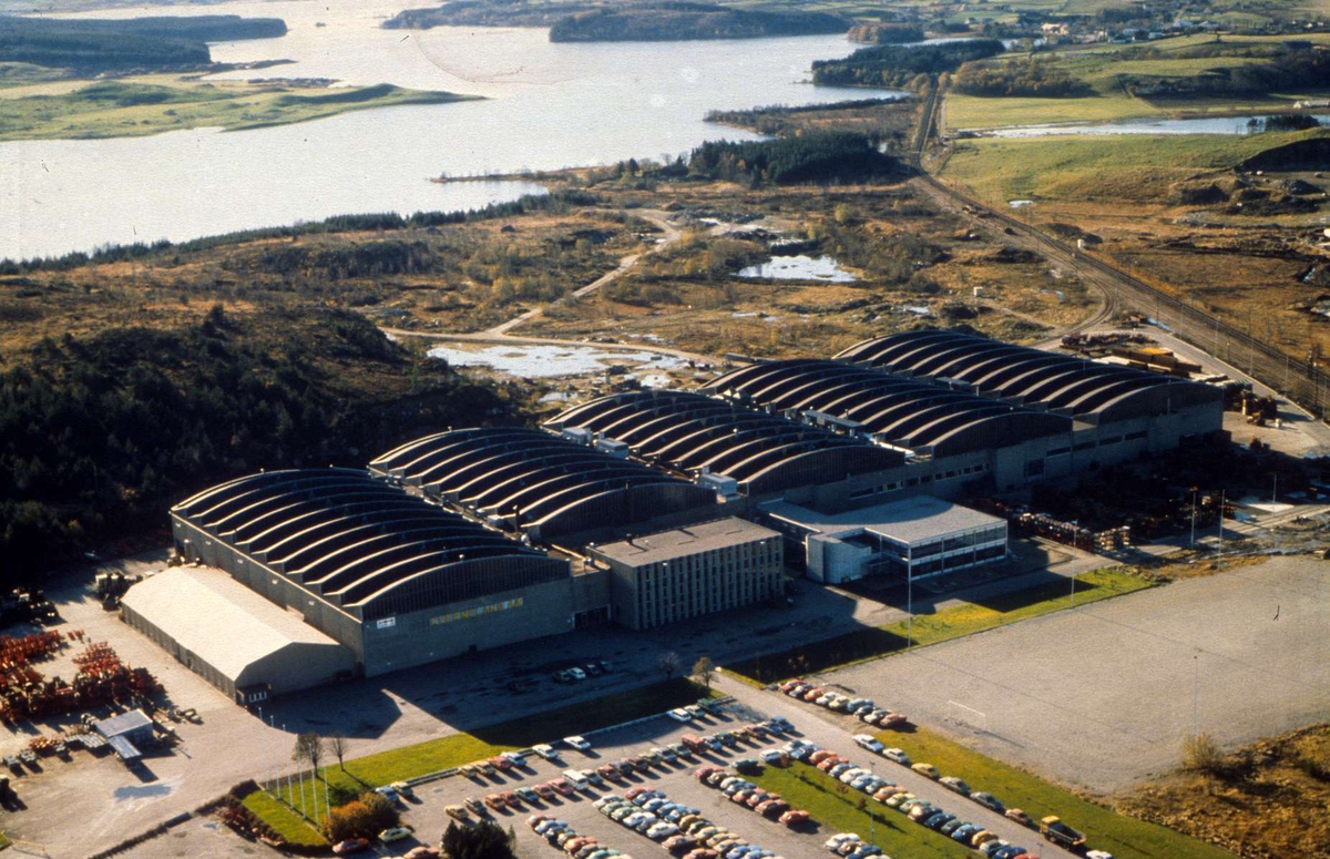 Flyfoto av Kvernelands Fabrikk A/S på Øksnevad