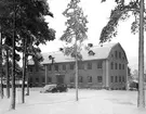 Kanslibyggnad på F 2 Hägernäs om vintern, 1937. Framsida.