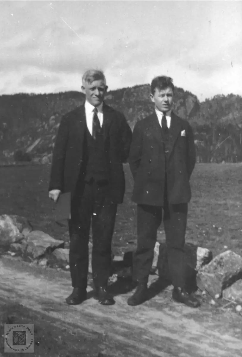 Portrett av Asbjørn  og Ola Kristenson Øyslebø.