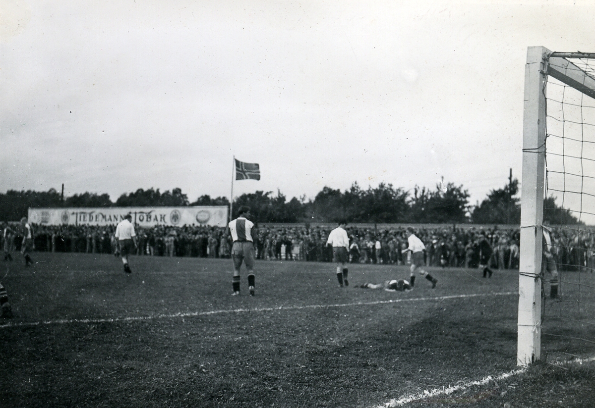 Fotballkamp på Fredrikstad stadion.