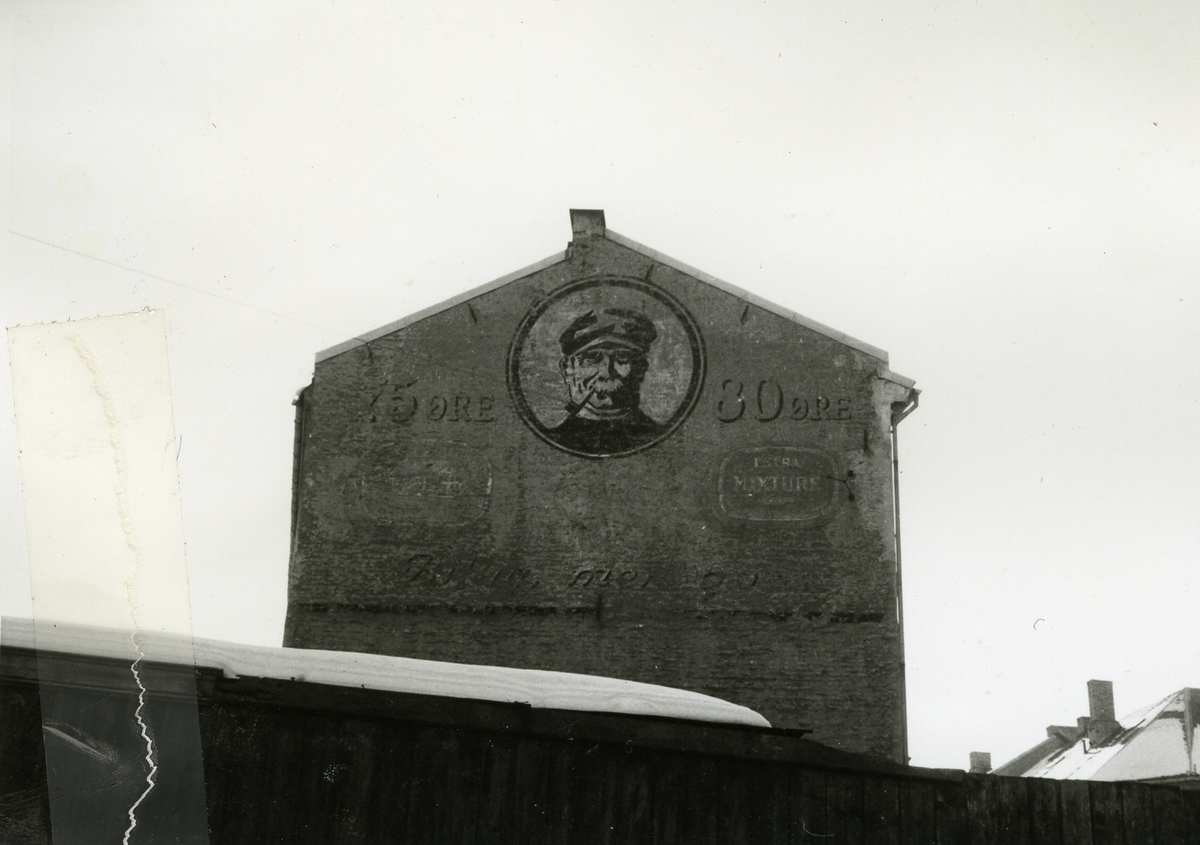 Fasadereklame på Skjelderups gate i Oslo.