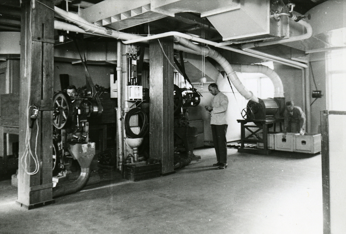 Produksjon på Tiedemanns fabrikk på Stensberggata i 1930-årene.