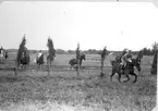 Ridkurs 12/10 1954-13/5 1955 Strömsholm.Hubertusjakt.Deltagare från Livregementets husarer, K3:Fänrik Westergren, överfurir Fridolfsson och sergeant Ewert Olausson.Förteckning över övriga deltagare finns i albumet.Chef för ridskolan:Överstelöjtnant Gustav Nyblaeus.Förteckning över övriga lärare finns i albumet.