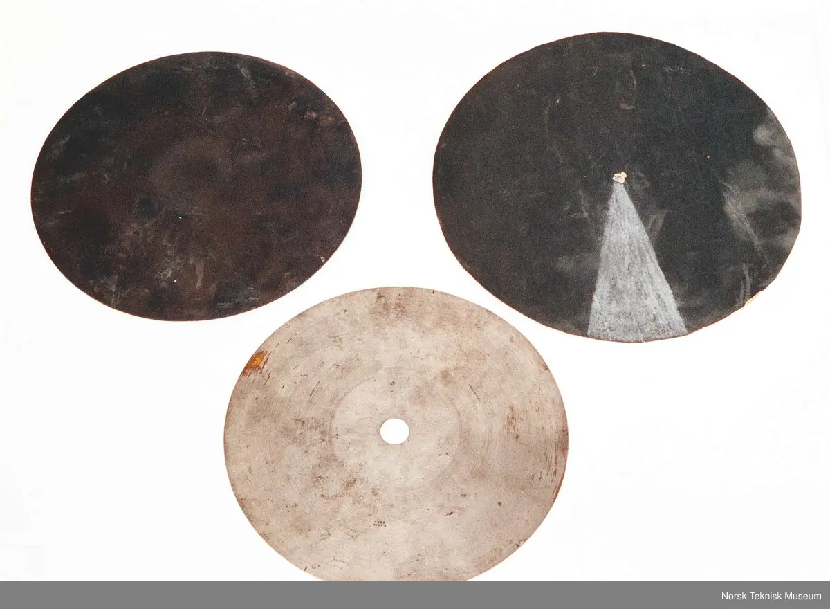 Diverse løse deler (Uidentifiserte) til forskjellige av gjenstandene i fysikksamlingen