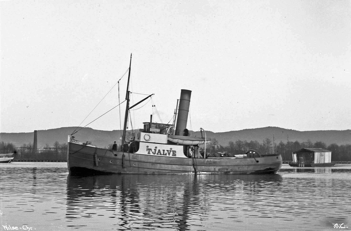 Ved utløpet av Akerselva, der den nye Operaen nå ligger, lå et av landets betydeligste skipsverft. Den enorme ekspansjonen i handelsflåten etter 1850, og omleggingen til stål og damp gjorde Nyland til et ledende skipsverft.

Rundt 1900 var Nyland landets største verft, med over 1000 ansatte, to flytedokker og stadig flere verkstedbygninger på et ekspanderende verftsområde i Bjørvika. Innen Aker overtok Nyland i 1956 hadde verftet bygd over 350 skip. i tillegg til industrimaskiner, jernbanevogner, mudderapparater og så videre. Blant skipene var nærmere 100 hvalbåter og 50 passasjerskip.