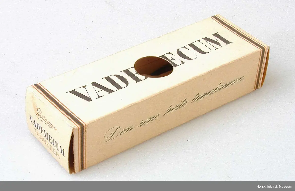 Eske for Vademecum- tannkrem inneholdende lydbånd med tale"Bruk Vademecum". Brukt som reklame.