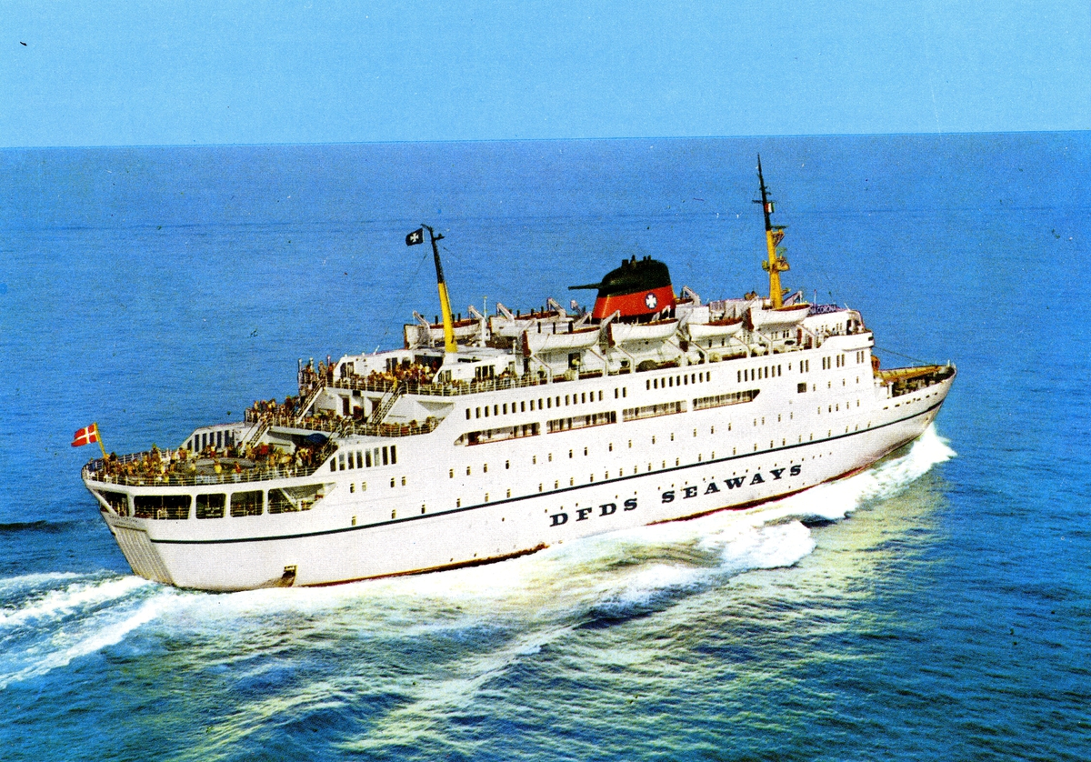 M/S Dana Corona (Ex. Trekroner)(b.1970, Cantieri Navali del Tirreno e Riuniti S.p.A., Riva Trigoso)