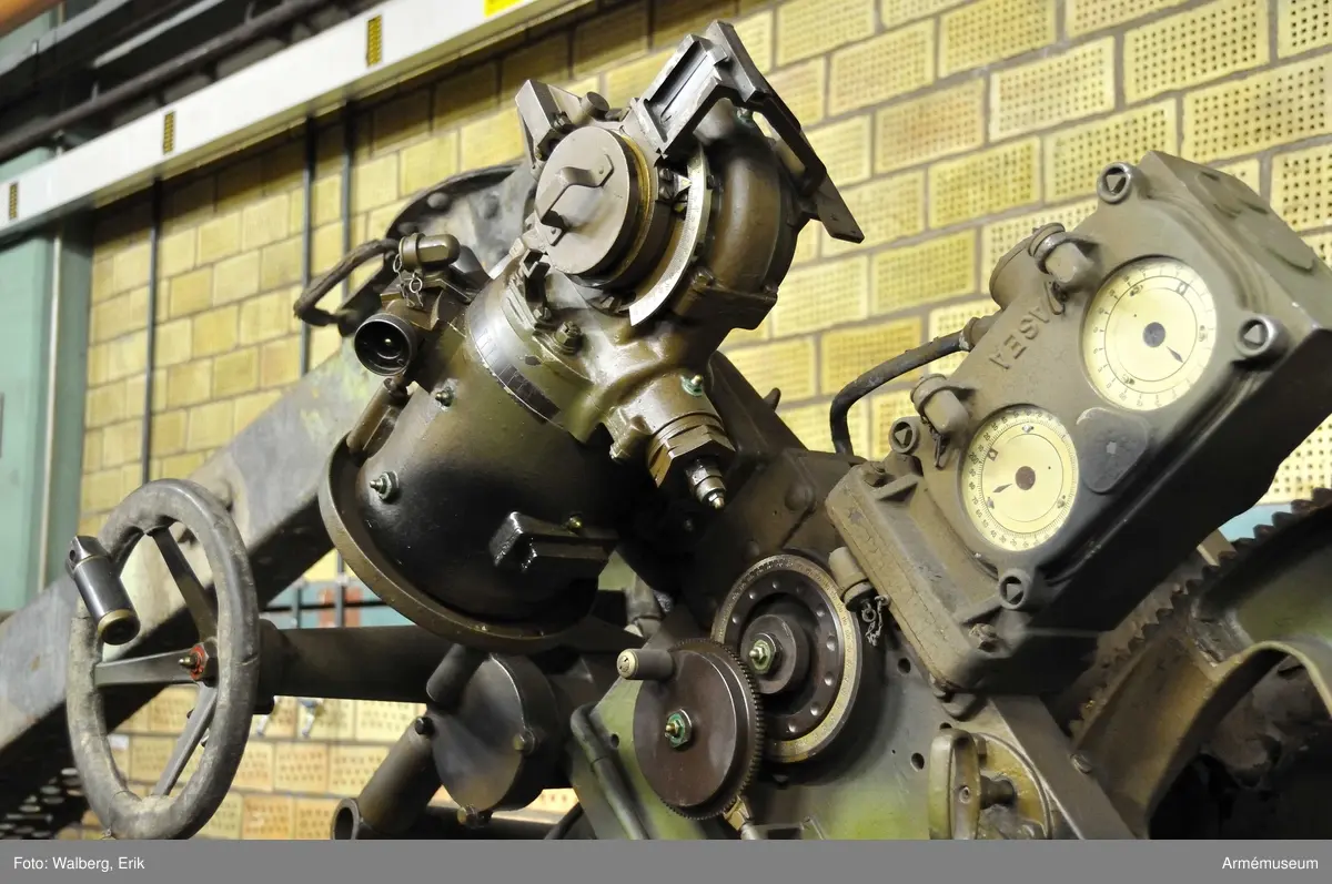 7,5 cm luftvärnskanon m/1930, system Bofors.
Sikte m/1930, följevisarsystem. 

Består av: 
1 st luftvärnskanon, 
1 st kammarfodral, 
1 st pjäskapell, bakre del, 
1 st pjäskapell, främre del, 
1 st siktfodral.