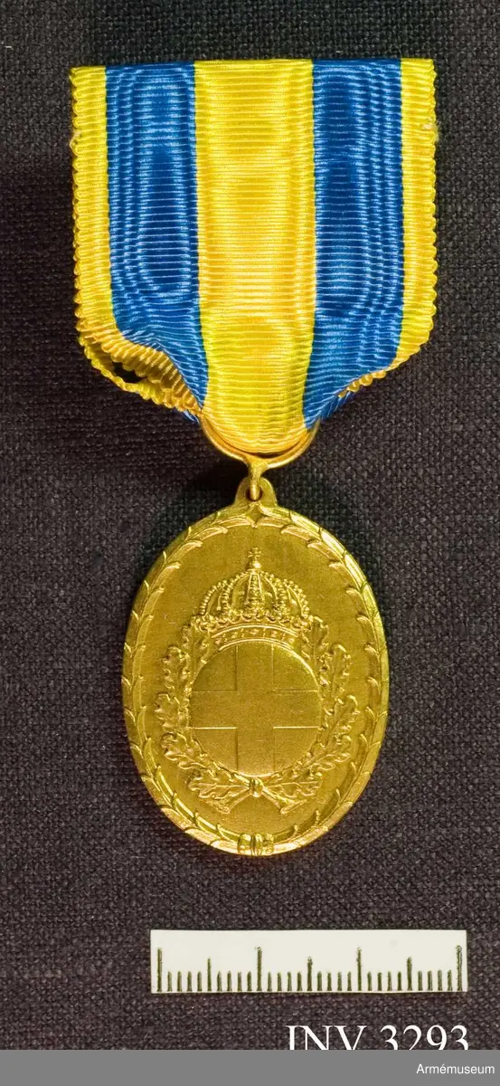 kors krona eklöv