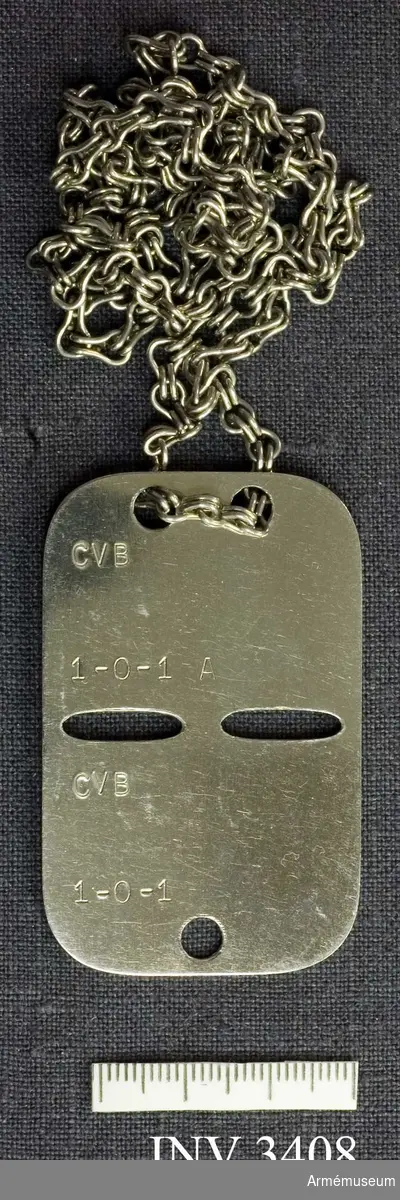Identitetsbricka för 1-0-1 Thörnell, Olof Gerhard. Tillverkad av rostfritt stål. Präglat på ena sidan: CVB 1-0-1 A CVB 1-0-1. Identitetsbrickan hänger i en kedja, som skall träs över  huvudet och hänga runt halsen. VPV = Värnpliktsverket M7102-120270. 1969 mars. 1 400 000 ex.
