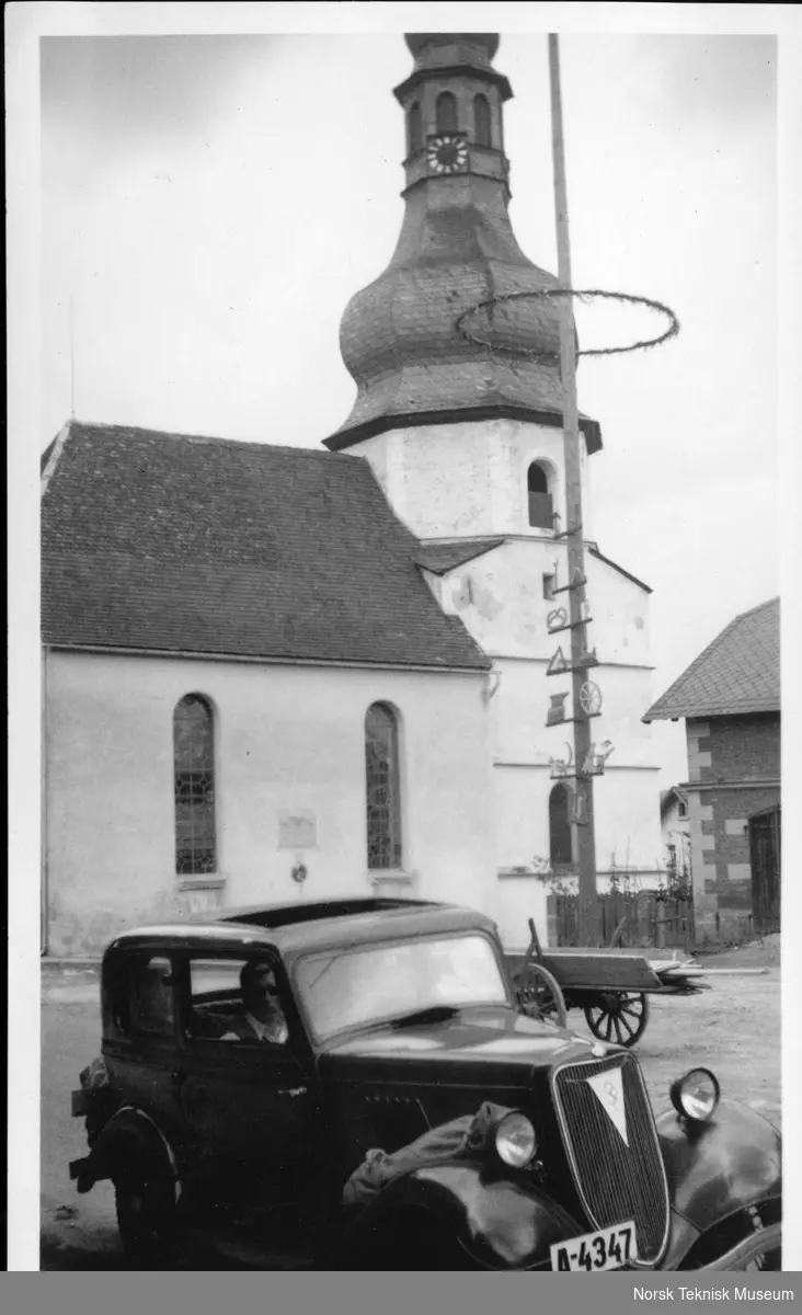 Bil Ford Junior Y-modell 1934-37, kirke og maistang, Tyskland, trolig 1936.