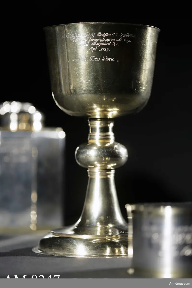 Nattvardskalk i silver för Västmanlands regemente. Tillverkat 1697 och skänkt till regementet av Karl XI.
