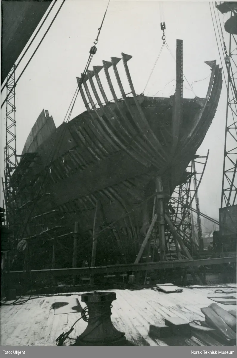 Tankskipet M/S Haakon Hauan, B/N 465 under bygging på Akers Mek. Verksted i oktober eller november 1934. Skipet ble levert av Akers Mek. Verksted i 1935 til Østlandske og Vestlandske Petr. Co.