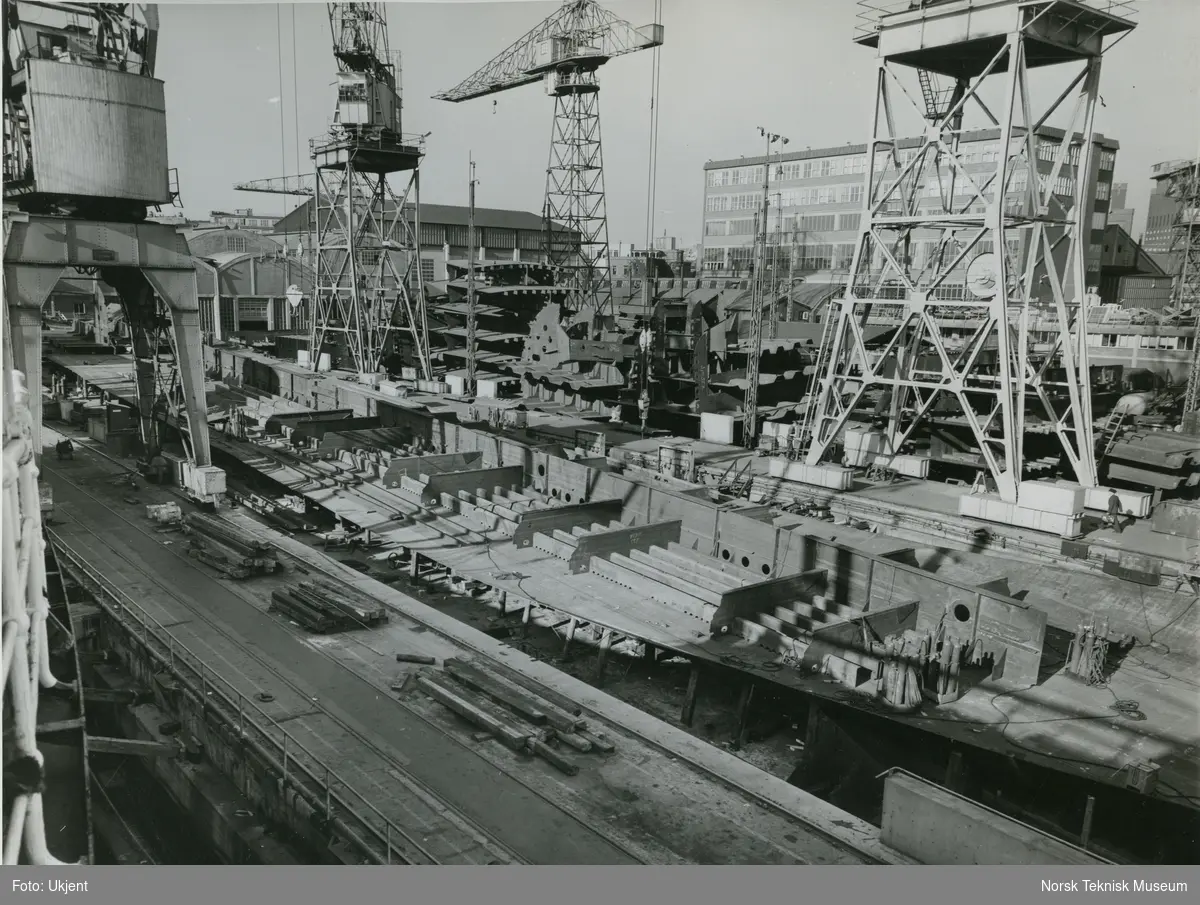 Tankeren M/S Bjørkaas, B/N 517 under bygging på Akers Mek. Verksted 5. september 1958. Skipet ble levert til Arnt J. Mørland i 1959.