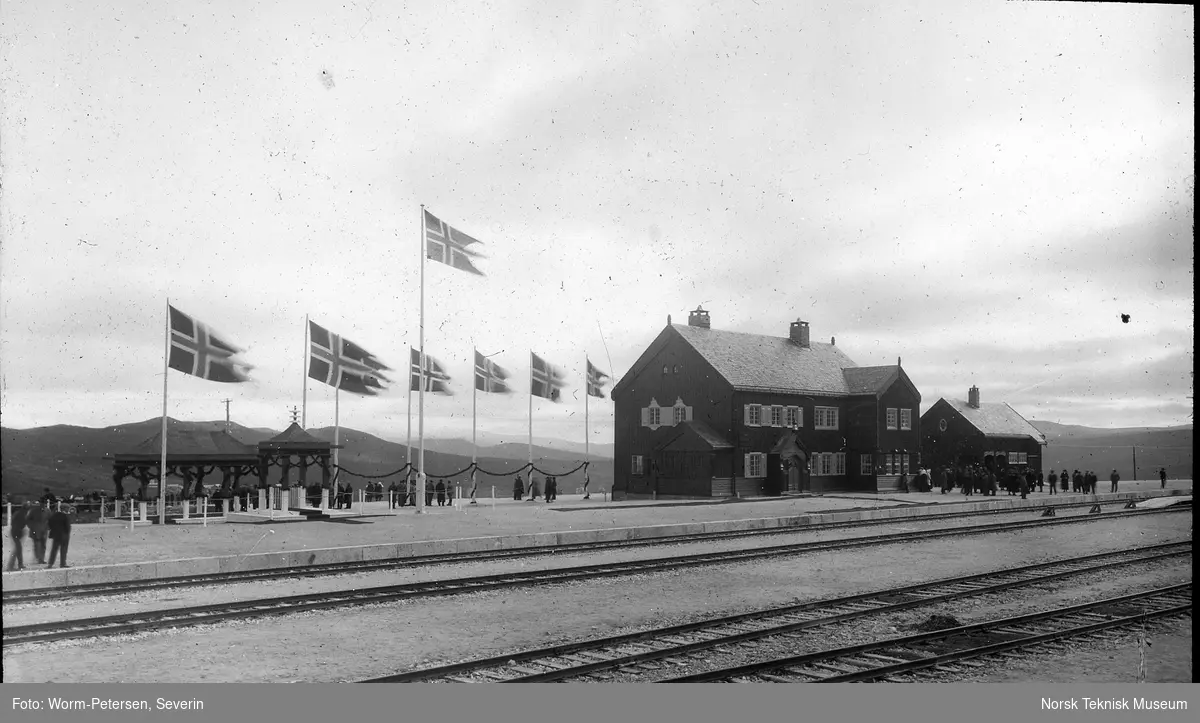 Jernbanestasjon (Hjerkinn), Dovrebanen