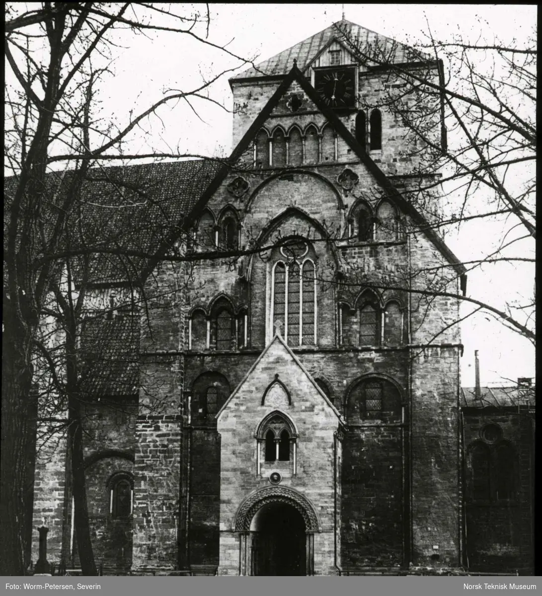 Trondheims domkirke. Nordre inngang.