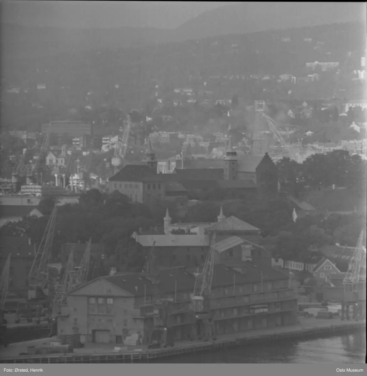 utsikt, havn, havneskur, kraner, Akershus festning, by