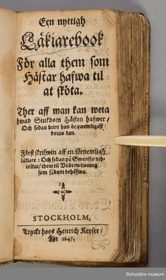 Originalupplaga tryckt i Stockholm 1647 hos Heinrich Keyser.
12:o., duodecimoformat,  (8), 258, (8) sidor. Nött helskinnsband. Oläslig namnteckning på pärmsidans insida tillsammans med täta anteckningar och årtalen 1659. Inlagan hårt skuren. Originalupplagans utvikbara plascher saknas.

Sammanbunden med Mårten Behms ( även Martin Böhme) (1559-1636) bok "Een ny och ganska nyttigh Läkiarebook om Häste Läkedomar" som är den andra på svenska tryckta boken om hästvård- och skötsel, utgiven 1648 i Stockholm hos samma tryckare. Behms bok ligger först i inbindningen.