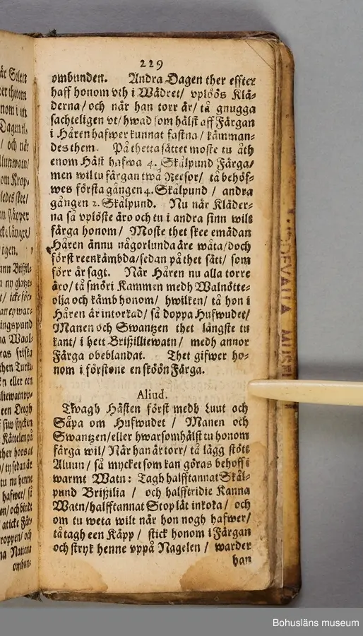 Originalupplaga tryckt i Stockholm 1647 hos Heinrich Keyser.
12:o., duodecimoformat,  (8), 258, (8) sidor. Nött helskinnsband. Oläslig namnteckning på pärmsidans insida tillsammans med täta anteckningar och årtalen 1659. Inlagan hårt skuren. Originalupplagans utvikbara plascher saknas.

Sammanbunden med Mårten Behms ( även Martin Böhme) (1559-1636) bok "Een ny och ganska nyttigh Läkiarebook om Häste Läkedomar" som är den andra på svenska tryckta boken om hästvård- och skötsel, utgiven 1648 i Stockholm hos samma tryckare. Behms bok ligger först i inbindningen.
