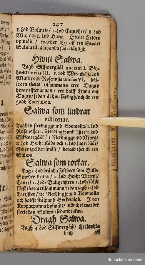 Originalupplaga tryckt i Stockholm 1647 hos Heinrich Keyser.
12:o., duodecimoformat,  (8), 258, (8) sidor. Nött helskinnsband. Oläslig namnteckning på pärmsidans insida tillsammans med täta anteckningar och årtalen 1659. Inlagan hårt skuren. Originalupplagans utvikbara plascher saknas.

Sammanbunden med Mårten Behms ( även Martin Böhme) (1559-1636) bok "Een ny och ganska nyttigh Läkiarebook om Häste Läkedomar" som är den andra på svenska tryckta boken om hästvård- och skötsel, utgiven 1648 i Stockholm hos samma tryckare. Behms bok ligger först i inbindningen.