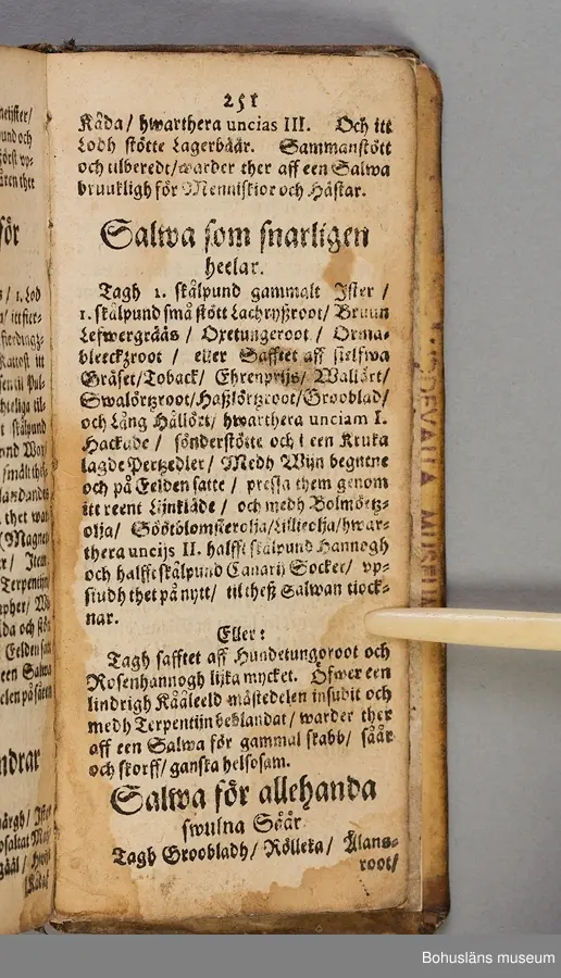 Originalupplaga tryckt i Stockholm 1647 hos Heinrich Keyser.
12:o., duodecimoformat,  (8), 258, (8) sidor. Nött helskinnsband. Oläslig namnteckning på pärmsidans insida tillsammans med täta anteckningar och årtalen 1659. Inlagan hårt skuren. Originalupplagans utvikbara plascher saknas.

Sammanbunden med Mårten Behms ( även Martin Böhme) (1559-1636) bok "Een ny och ganska nyttigh Läkiarebook om Häste Läkedomar" som är den andra på svenska tryckta boken om hästvård- och skötsel, utgiven 1648 i Stockholm hos samma tryckare. Behms bok ligger först i inbindningen.