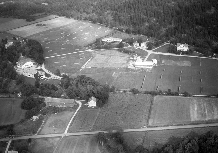 Enligt AB Flygtrafik Bengtsfors: "Ljungskile Restenässkolan Bohuslän".