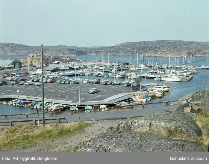 Enligt AB Flygtrafik Bengtsfors: "Bleket båthamn Bohuslän".

