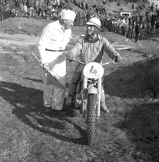 Enligt notering: "Motorcross Kuröd U-a 1 maj -55".